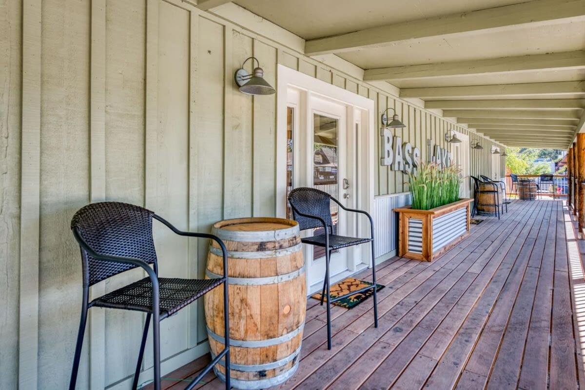 #3 Cottage Like Suite With Private Hot Tub Bass Lake Exterior foto